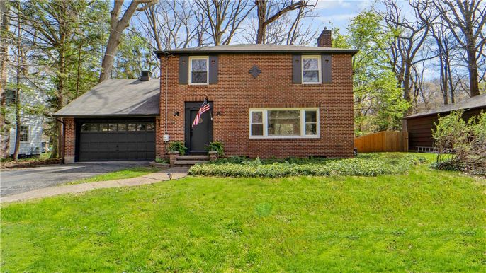 Attached, Exterior, Facade, Brick Facade, Georgian