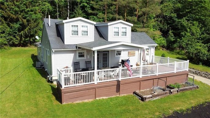 Exterior, Facade, Cape Cod