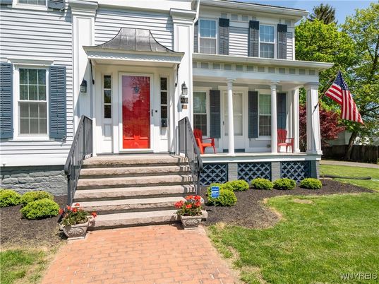 Exterior, Facade, American Foursquare