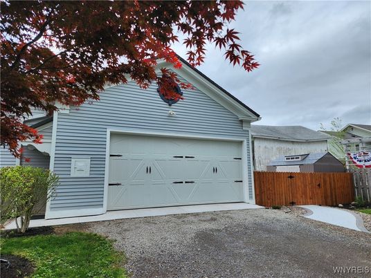 Detached Garage, Exterior