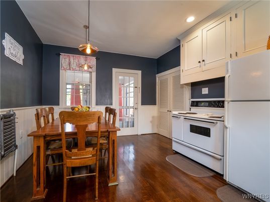 Dining room, Interior, Kitchen, Pendant Lights, Recessed Lighting, Wood Texture Flooring