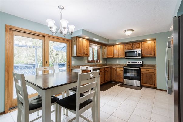 Chandelier, Dining room, Interior, Kitchen, Stainless Steel Appliances