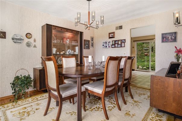 Chandelier, Dining room, Interior
