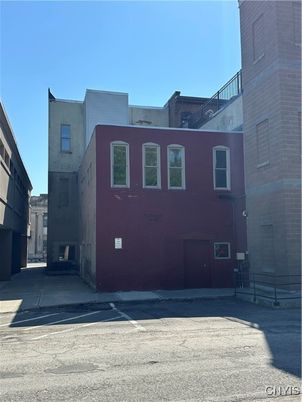 Exterior, Facade, Rowhouse