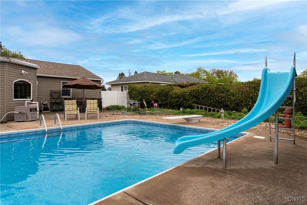 Exterior, Playground, Pool