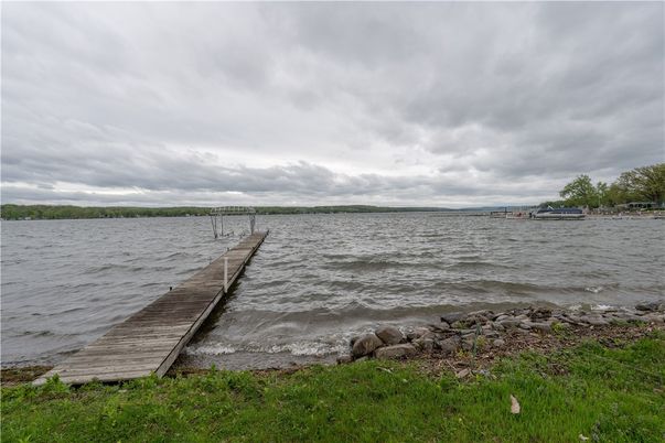 Exterior, Lake