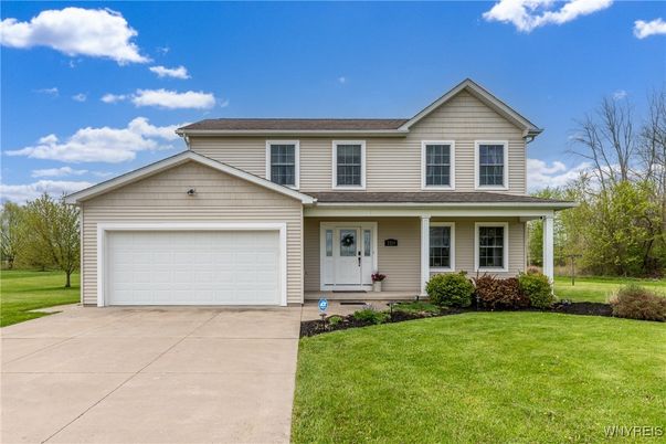 Attached, Exterior, Facade, Farmhouse