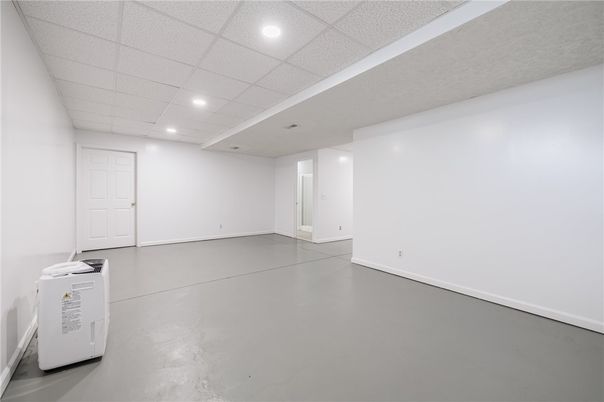 Empty room, Interior, Recessed Lighting