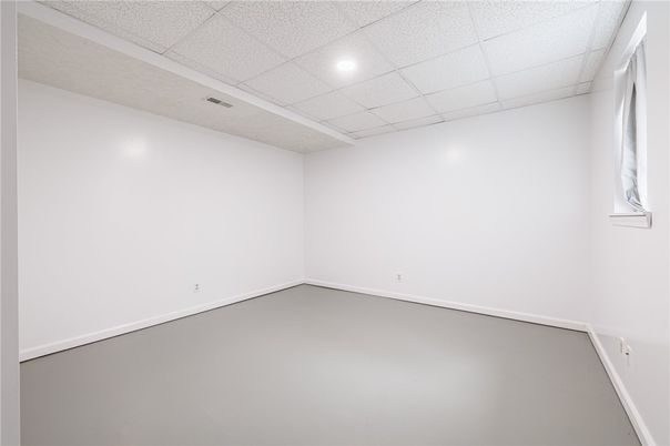 Empty room, Interior, Recessed Lighting