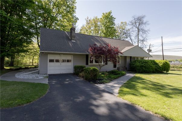 Attached, Exterior, Facade, Cape Cod