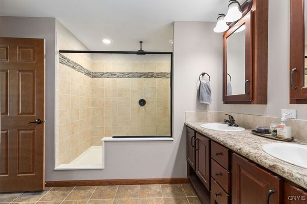 Bathroom, Dual Sink Vanities, Interior, Recessed Lighting