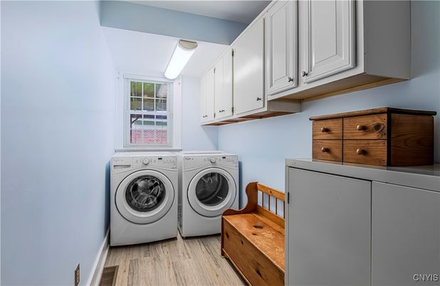 Interior, Washer, Wood Texture Flooring