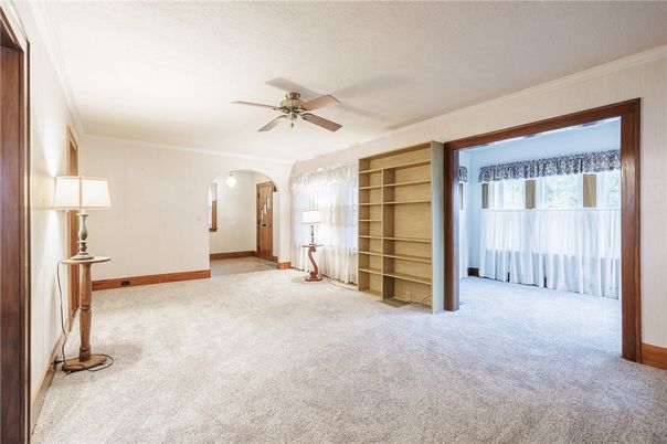 Empty room, Interior