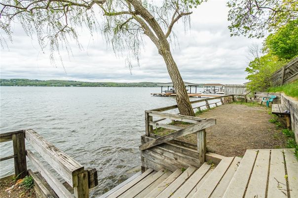 Exterior, Lake
