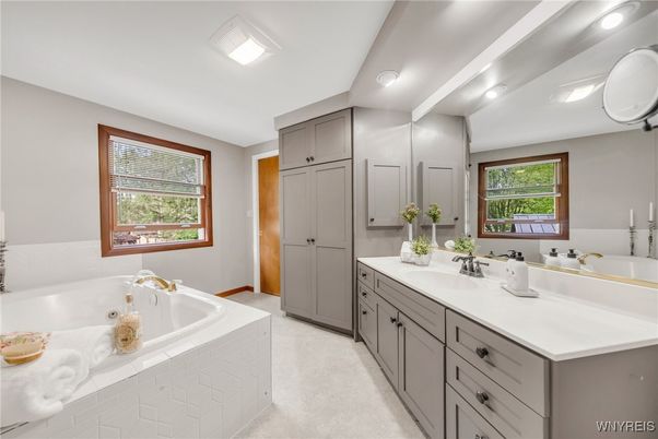 Bathroom, Dual Sink Vanities, Interior, Recessed Lighting