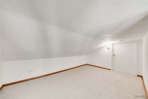 Empty room, Interior