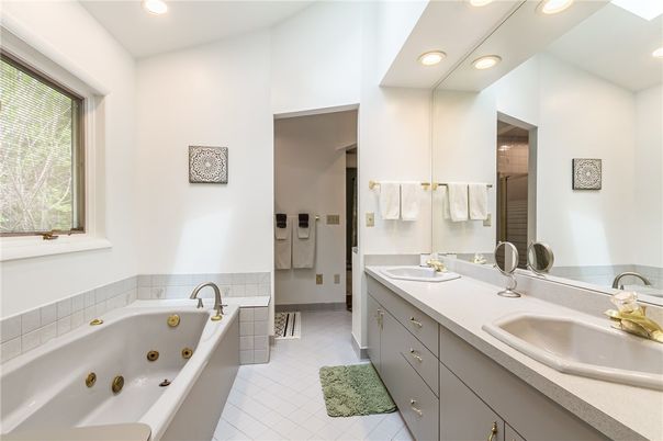 Bathroom, Dual Sink Vanities, Interior, Recessed Lighting