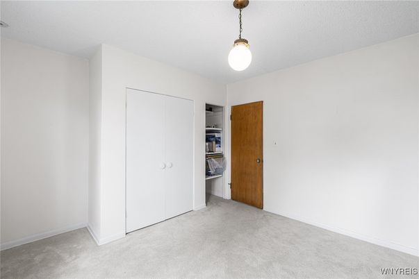 Empty room, Interior, Pendant Lights