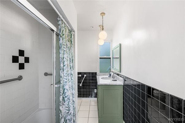 Bathroom, Interior, Pendant Lights, Tile Countertops