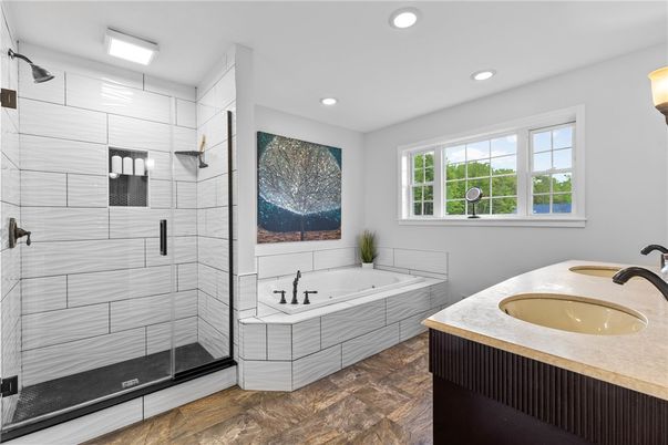Bathroom, Dual Sink Vanities, Interior, Recessed Lighting