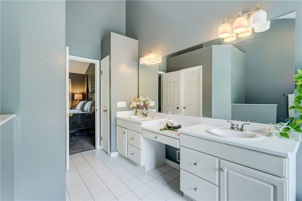 Bathroom, Bedroom, Dual Sink Vanities, Interior