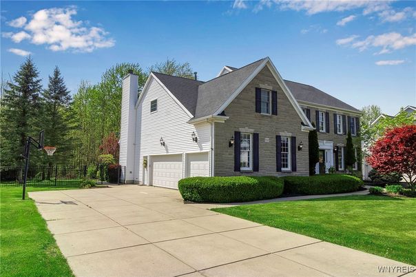Attached, Exterior, Facade, Brick Traditional