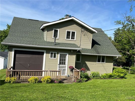 Attached, Exterior, Facade, Cape Cod