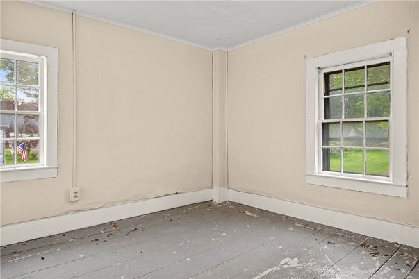 Empty room, Interior