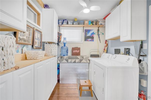 Interior, Washer, Wood Texture Flooring