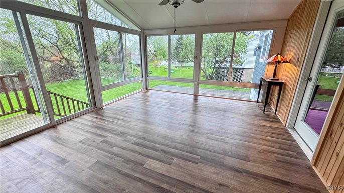 Empty room, Interior, Sun Room, Wood Texture Flooring