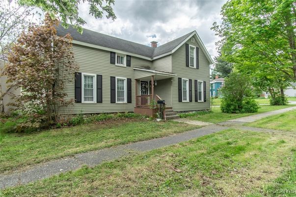Exterior, Facade, Cape Cod