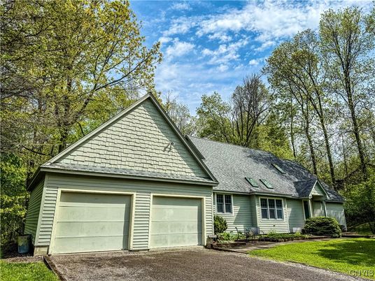 Attached, Exterior, Facade, Cape Cod