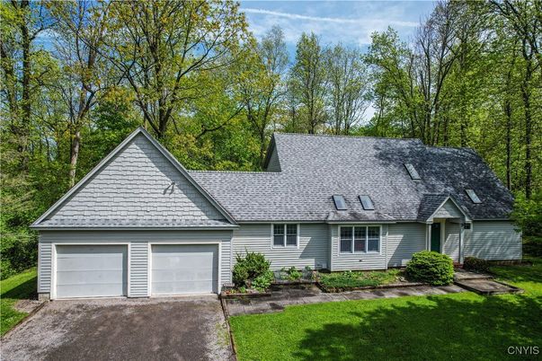 Attached, Exterior, Facade, Cape Cod
