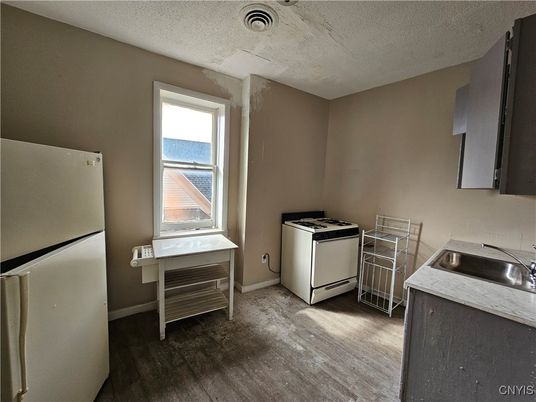 Interior, Washer, Wood Texture Flooring