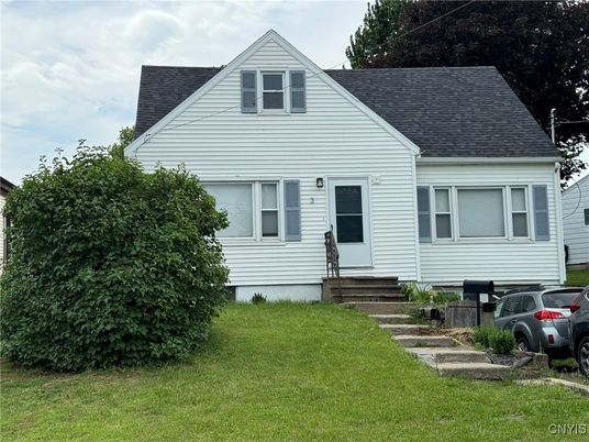 Attached, Exterior, Facade, Cape Cod
