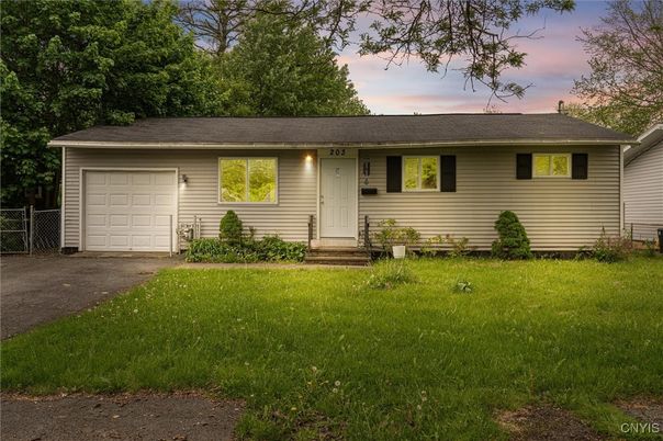 Attached, Exterior, Facade, Ranch