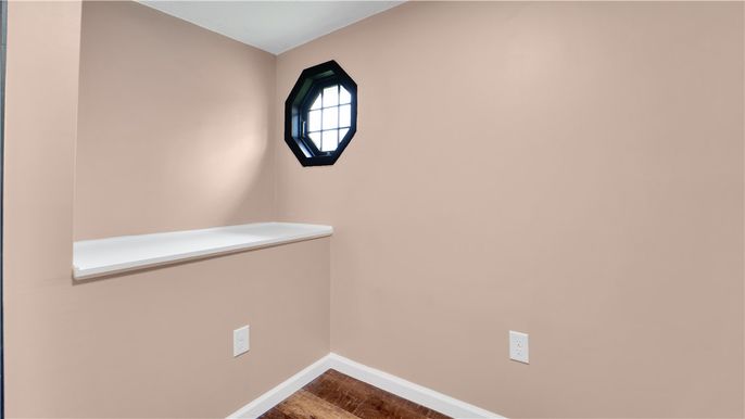 Interior, Washer, Wood Texture Flooring