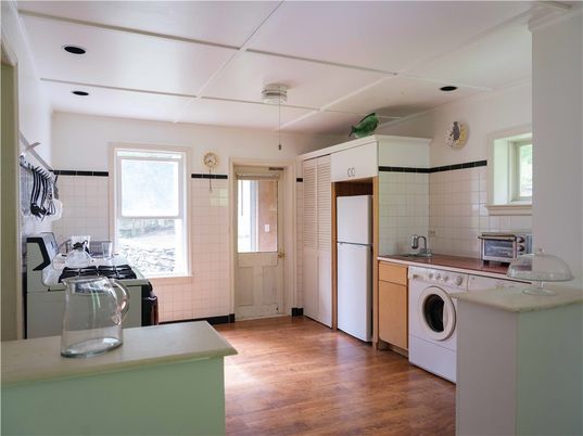 Interior, Recessed Lighting, Washer, Wood Texture Flooring