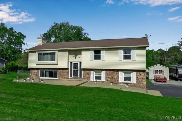 Exterior, Facade, Brick Facade, Raised Ranch