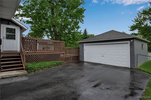 Detached Garage, Exterior