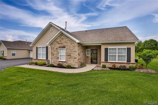 Backyard, Exterior, Facade, Ranch