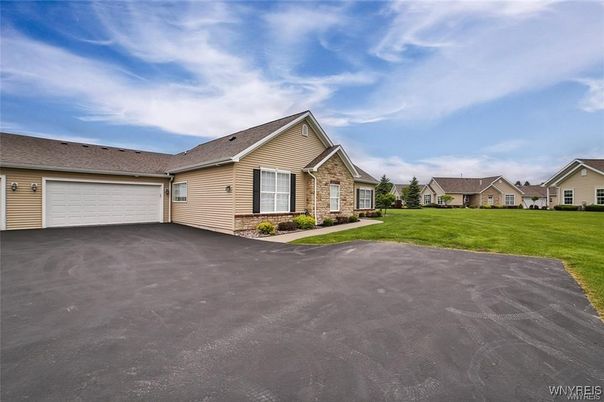 Attached, Exterior, Facade, Brick Facade, Ranch