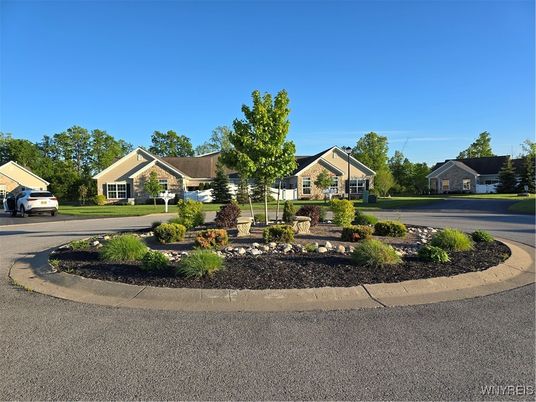 Exterior, Facade, Ranch