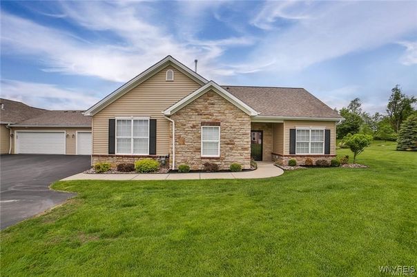 Attached, Backyard, Exterior, Facade, Brick Facade, Ranch