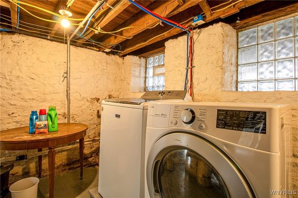 Interior, Washer, Wooden Beams