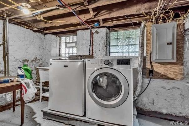 Interior, Washer, Wooden Beams