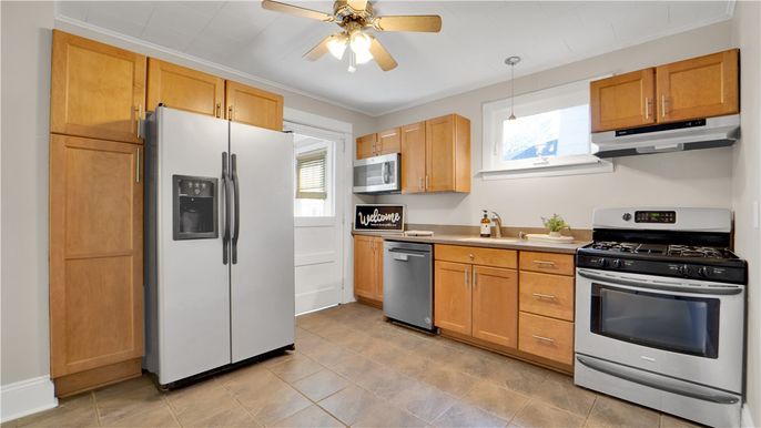 Interior, Kitchen, Pendant Lights, Stainless Steel Appliances