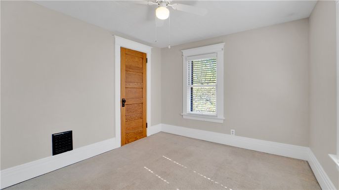 Empty room, Interior