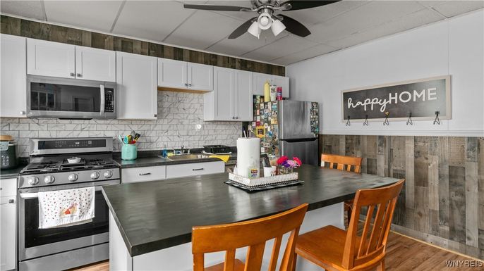 Dining room, Interior, Kitchen, Stainless Steel Appliances, Wood Texture Flooring