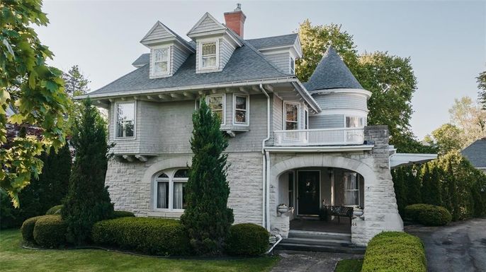 Exterior, Facade, Queen Anne Victorian
